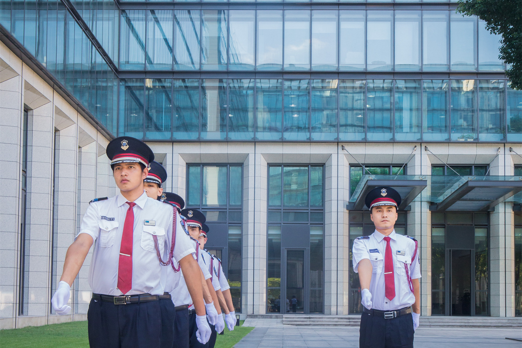 诠释美好 崭新起航|欧博游戏连获“先进集体”、“五星项目”、“物业管理示范住宅小区”等多项荣誉