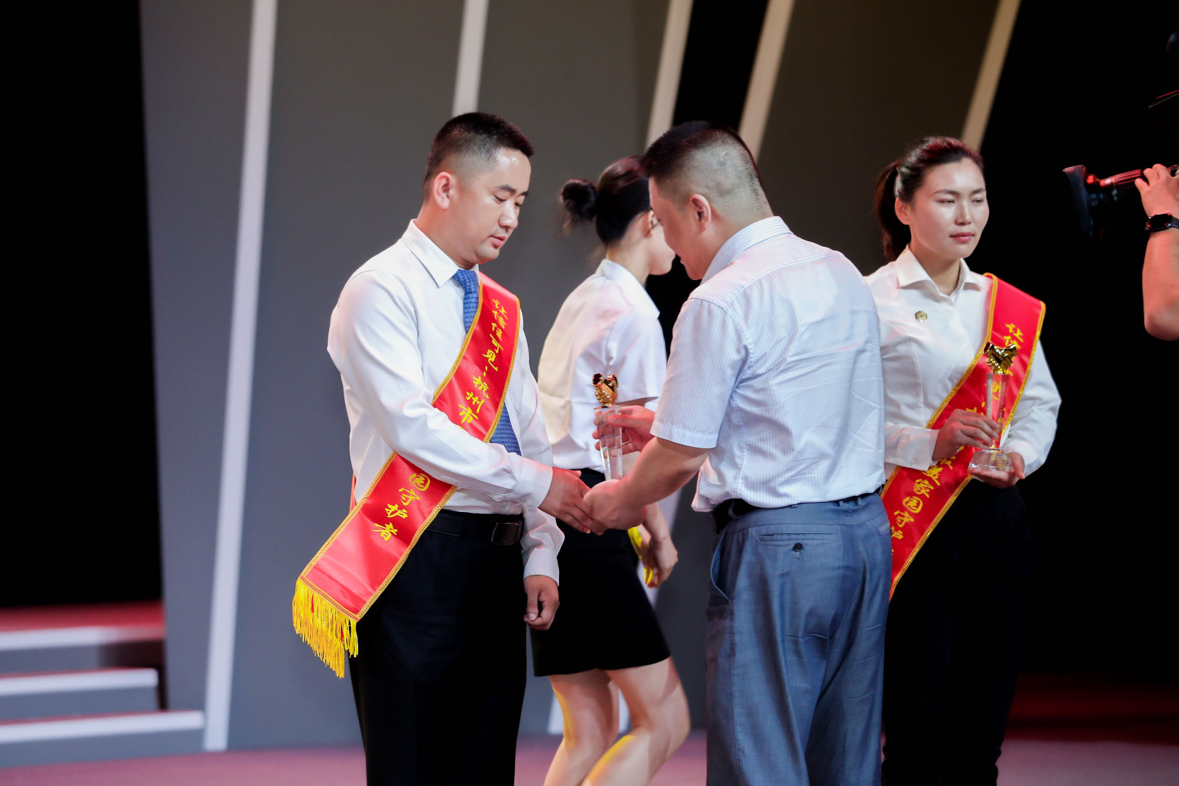 让信任可见|欧博游戏物业人刘亮获评杭州市“最美家园守护者”